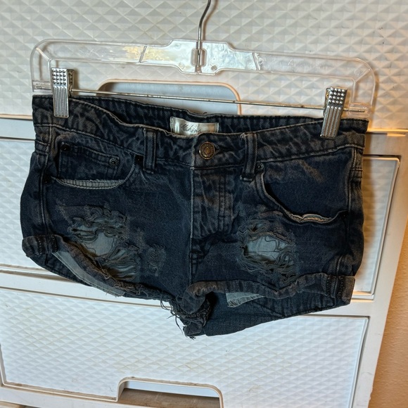 Mahina Ripped Shorts, Size Small - Picture 2 of 2
